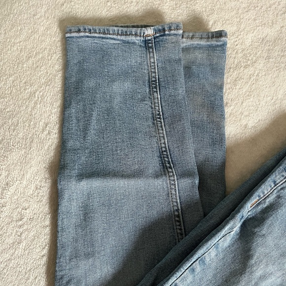 Old Navy Athletic Straight Leg Light Wash Jeans - Picture 3 of 8
